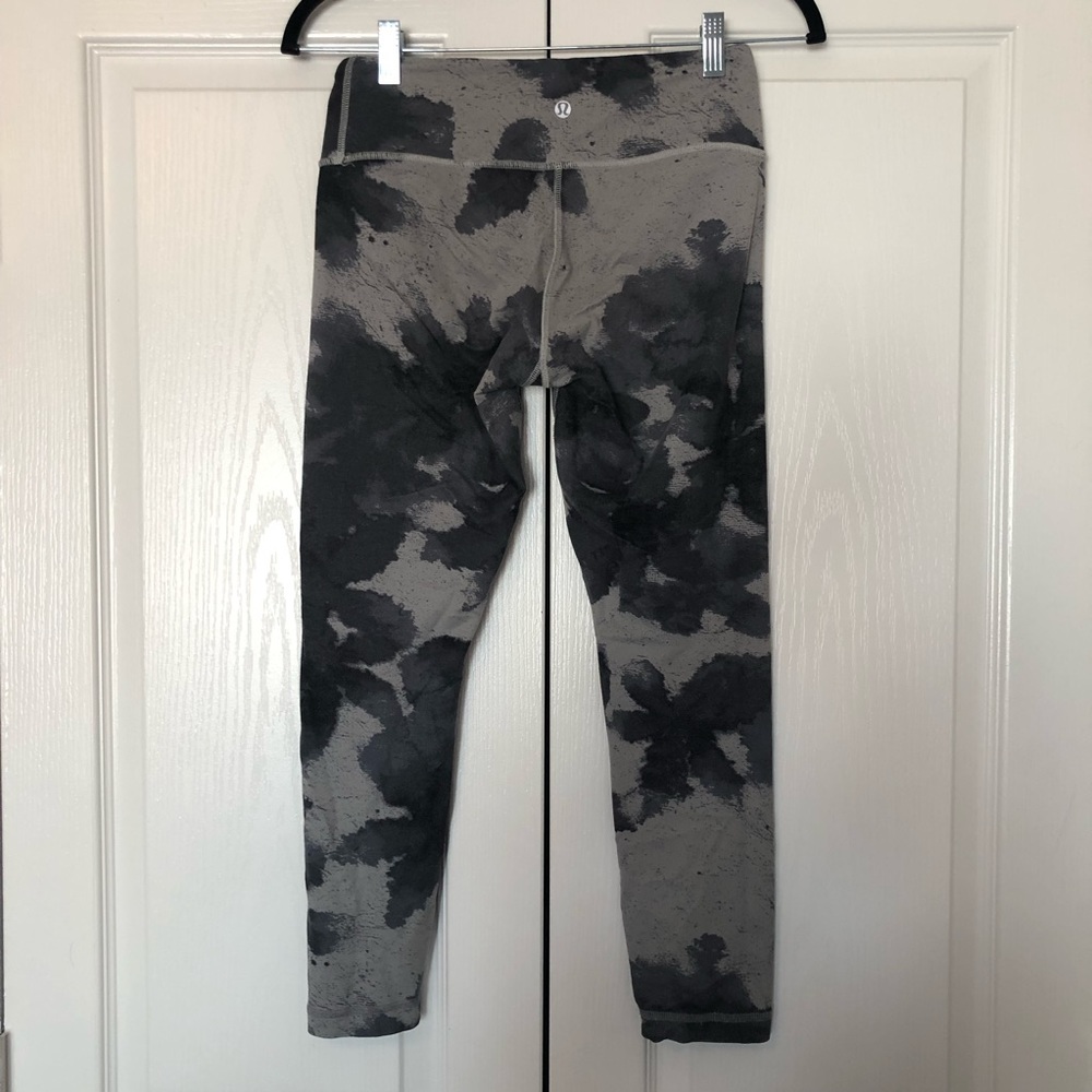 Lululemon Mid Rise Grey Pattern Leggings